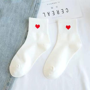 定制图案韩版棉袜秋冬带爱心可爱中筒女袜 - Product Image 3