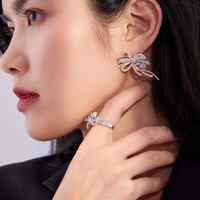 Ensemble de bijoux de fête et de mariage avec boucles d'oreilles, collier et bague en zircon Palaiba, orné d'un nœud et de pompons, style mode, fourni par l'usine