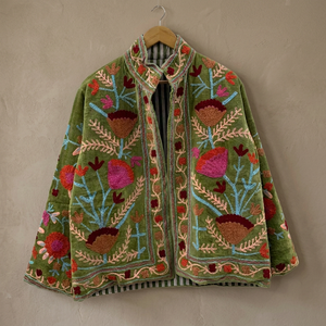 Chaqueta Corta de Algodón Bordada con Suzani, Color Verde Oliva, para Mujer, Hecha a Mano, con Frente Abierto y Diseño Floral, para Otoño e Invierno - Product Image 3