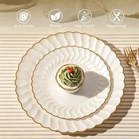 Assiettes jetables élégantes au design moderne, en plastique ivoire festonné avec bord doré, sans BPA, pour dîner et dessert, idéales pour fêtes et mariages