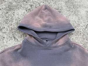 Sudadera con capucha oversize vintage de primavera, teñida, lavada, descolorida por el sol, con pedrería y estampado por transferencia térmica, del fabricante Bleached Garment - Product Image 3