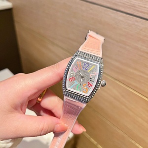 นาฬิกาข้อมือทรง Tonneau ประดับเพชรเต็มเรือน ดีไซน์หรูหรา สำหรับผู้หญิง ตัวเลขแบบอารบิกหลากสี สายหนัง แฟชั่นเก๋ไก๋สำหรับสุภาพสตรี - Product Image 4