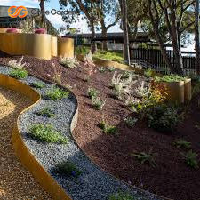 Bordure de jardin en acier corten de style industriel, audacieuse et fonctionnelle - Product Image 3