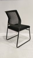 Chaise de conférence ergonomique moderne avec dossier en maille, coussin en mousse haute résilience, structure en PP injecté, idéale pour le bureau à domicile, vente directe usine, MOQ 5