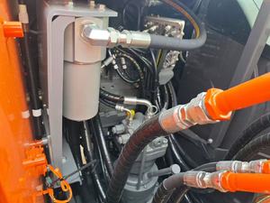 Excavadora Hidráulica de Cadenas Hitachi Zaxis 130 con Cucharón de Excavación, Equipo de Construcción Usado - Product Image 5