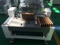 Machine automatique à grande vitesse pour la fabrication de séparateurs de cartons et la découpe de fentes pour bouteilles