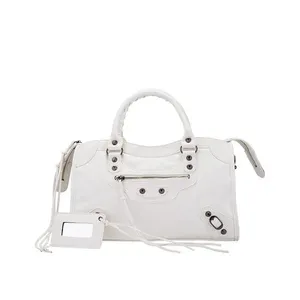 <span class=keywords><strong>Sac</strong></span> à <span class=keywords><strong>main</strong></span> <span class=keywords><strong>pour</strong></span> femme 42 cm, style <span class=keywords><strong>mode</strong></span>, en PU imperméable, avec chaînes à rivets et pompons, <span class=keywords><strong>sac</strong></span> bandoulière, <span class=keywords><strong>sac</strong></span> de moto, <span class=keywords><strong>sac</strong></span> porté épaule, <span class=keywords><strong>sac</strong></span> pochette, <span class=keywords><strong>sac</strong></span> à <span class=keywords><strong>main</strong></span> de style coussin - Product Image 4