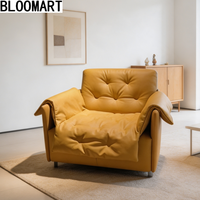 Fauteuil pivotant de luxe en cuir mélangé, rembourré de plumes, avec base pivotante en carbone noir mat