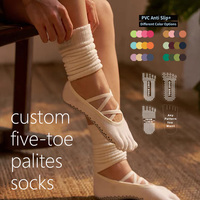 Chaussettes de yoga et de Pilates en coton doux de haute qualité personnalisées pour femmes, chaussettes antidérapantes à cinq doigts avec sangle pour le sport