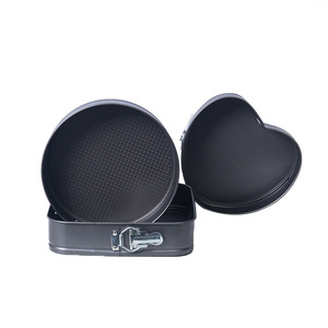 Moules à pâtisserie de qualité professionnelle avec revêtement antiadhésif intérieur et extérieur pour un nettoyage facile - Product Image 1