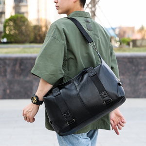 Sacs de voyage fourre-tout en PU noir personnalisés à la mode Sports Gym Weekender vente en gros - Product Image 4