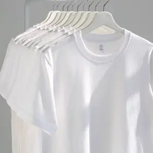 ขายส่งเสื้อยืดแขนสั้นธรรมดาพิมพ์แบบกําหนดเองเสื้อยืดโพลีเอสเตอร์ 100% เสื้อยืดระเหิดเปล่าสีขาว