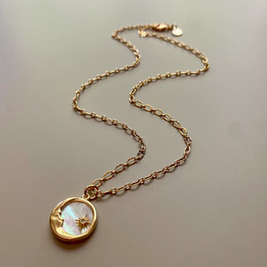 Collana con ciondolo in madreperla con ciondolo in madreperla in acciaio inossidabile placcato oro 18 carati Vintage - Product Image 3