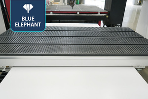 Máquina CNC de 5 Ejes Blue Elephant con Cambiador Automático de Herramientas para la Creación de Modelos 3D de Espuma y Madera - Product Image 4
