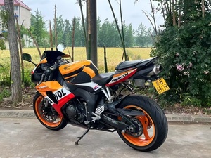 <span class=keywords><strong>Moto</strong></span> Super Sport Honda CBR1000RR Fireblade 1000cc à Refroidissement Liquide, Quatre Cylindres en Ligne, pour Piste et Route - Product Image 6