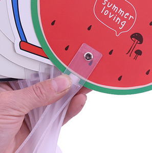 Ventilateur à main portable étanche en PVC Sublimation Cartoon Summer Paddle Fan Ventilateurs à main ronds transparents en plastique avec logo personnalisé imprimé - Product Image 5