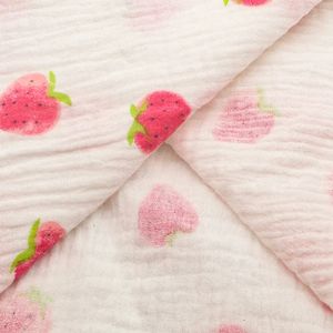Personnalisé <span class=keywords><strong>pas</strong></span> <span class=keywords><strong>cher</strong></span> mignon fraise tissé 100% coton 115gsm doux <span class=keywords><strong>double</strong></span> <span class=keywords><strong>gaze</strong></span> tissu de mousseline pour les vêtements - Product Image 4