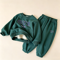 Ensemble de survêtement 2 pièces pour garçons, sweat-shirt à manches longues et col rond, pantalon de jogging en polaire avec revers, idéal pour l'automne et le quotidien – Fournisseur en gros