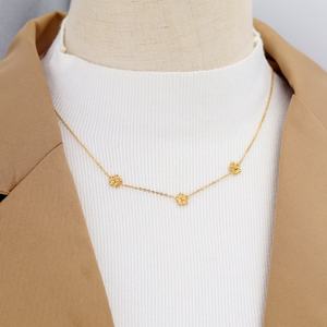 <b>Simple</b> Versatile 18K <b>Gold</b> Plated Three Plum Blossom <b>Necklace</b> for Women Summer Fashion Jewelry with Stainless Steel Collar Chain - Product Image 2