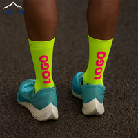 Chaussettes de sport personnalisées pour la course à pied et le cyclisme, avec compression et amorti, en nylon, pour la course sur sentier, de la marque Glacier Performance Athletic.
