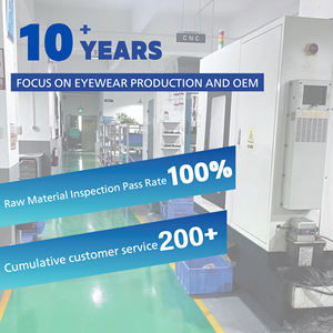 黒のスクエアキャットアイメガネフレーム、赤と緑のパネルデザイン、ファッション非処方メガネ - Product Image 4