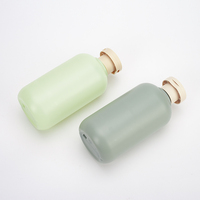 Muestra gratis Color Personalización 300ML 10oz Esmerilado Flip Cap Plástico Champú Squeeze Botella Loción corporal Botella al por mayor