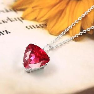 Pendentif fait main en argent sterling 925 avec rubis du Mozambique de laboratoire taille triligne 13x13 MM, idéal pour les fiançailles féminines - Product Image 2