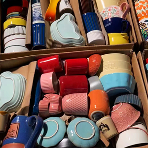 Venta al por mayor de platos de cerámica coloridos surtidos para mesa, vendidos por tonelada. - Product Image 2