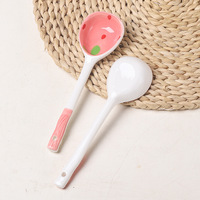 Vente en gros de nouveau bol en céramique à salade en forme de coeur 3D vaisselle personnalisée assiette à salade en porcelaine fraise bol à nouilles ensemble avec cuillère