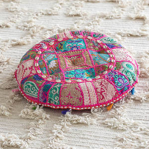 Vintage indien traditionnel artisanal brodé Patchwork coussin décoratif non tissé techniques pour la maison hôpital hôtel utilisation - Product Image 1