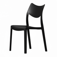 Fauteuil de salle à manger moderne en plastique avec un design simple, empilable pour usage domestique et commercial