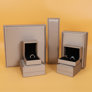 Boîte à <span class=keywords><strong>bijoux</strong></span> en velours de luxe avec logo personnalisé, pour bracelet, collier, pendentif, boucles <span class=keywords><strong>d</strong></span>'oreilles, boîte à <span class=keywords><strong>bijoux</strong></span> en cuir PU doré - Product Image 3