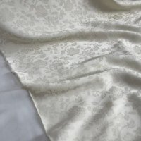 Tissu satiné imitation acétate gaufré 140g 148cm 97% polyester 3% élasthanne brillant et doux pour vêtements