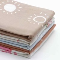 Selimut Bayi dengan Cetakan Pesawat Terbang dan Pelangi yang Lucu, Lembut untuk Penggunaan Sehari-hari, Tidur Siang, dan Jalan-jalan, Selimut Muslin.