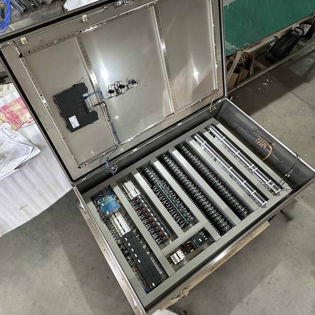 Yinlu Construction Power Panel Industrial 3 Phase Electrical Power Distribution Cabinet PLC Control Panel Board