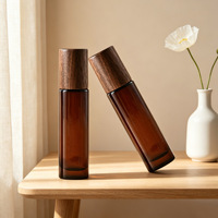 Flacon à bille en verre ambré avec bouchon en bois de noyer noir personnalisé de luxe, 5 ml, 10 ml, pour l'emballage d'huiles essentielles et de soins de la peau