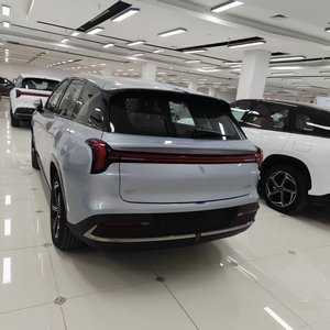 Le véhicule hybride Nezha L 2024 offre une autonomie de 350 km et une autonomie combinée de 1350 km pour les voitures d'occasion. - Product Image 3