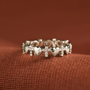 Anello con Cuore e Croce in Micro Pavé di Zirconi per Donne, Gioiello Elegante e Dolce alla Moda - Product Image 3