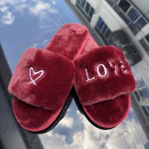 Nuevas Pantuflas de Piel para Otoño e Invierno, Antideslizantes, con Suela Suave, Bordadas, con Aroma Delicado - Product Image 4