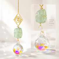 Attrape-soleil en pierre brute de fluorite verte naturelle, ornement suspendu, design soleil et lune, prisme de cristal, décoration de fenêtre