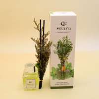 Diffuseur de liquide de couleur claire en relief carré de 50ml à prix bon marché avec bâton de fibre écologique de fleurs séchées