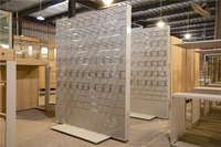 Étagères Murales Slatwall de Présentation de Magasin de Détail de Guangzhou en Chine, Vitrines de Magasin, Rayonnages de Magasin en Gros avec Crochets pour Magasin de Détail