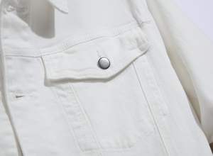 Veste en jean unisexe décontractée style japonais rétro, délavée, effet usé, avec patchs vintage, coupe ample, à capuche, personnalisable pour l'hiver - Product Image 5