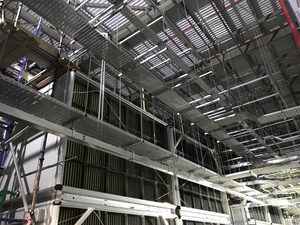 Canaux de câblage en acier perforé de type cheminée, largeur 100 mm, étanches et ventilés, avec couvercle, directement de l'usine - Product Image 4