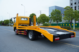 Camion léger Dongfeng 4*2 version diesel, camion de transport de transbordement - Product Image 4
