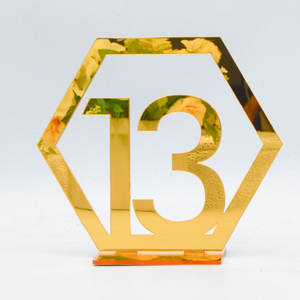 Signes de numéros de table en acrylique doré de 2mm pour décor de fête de mariage Chiffres romains en acrylique Pièce maîtresse géométrique - Product Image 2