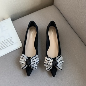 Escarpins en daim noir à bout pointu avec nœud et strass, polyvalents, pour femme, collection automne 2025 - Product Image 1