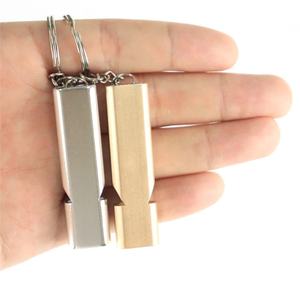 Sifflet d'urgence en métal 120 dB avec logo imprimé pour la défense personnelle, idéal pour le camping, la randonnée, les sports et l'entraînement canin - Product Image 4