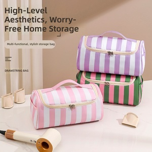 Nouvelle arrivée : Trousse <span class=keywords><strong>de</strong></span> toilette <span class=keywords><strong>de</strong></span> voyage en velours côtelé rayé coloré avec fermeture éclair <span class=keywords><strong>et</strong></span> crochet pour sèche-cheveux <span class=keywords><strong>et</strong></span> <span class=keywords><strong>maquillage</strong></span> - Product Image 1