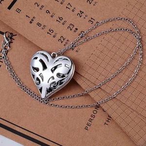 Colgante de aleación chapado en plata con forma de corazón, regalo de joyería con temática romántica para mujeres y hombres, accesorio de moda unisex 2024 - Product Image 3